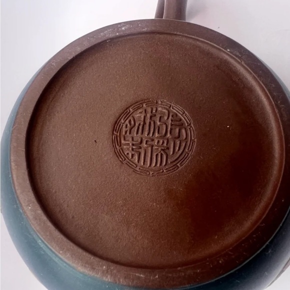Vintage Yixing Zisha Clay Teapot – Handcrafted Chinese Purple Sand Pot - Picture 10 of 10
